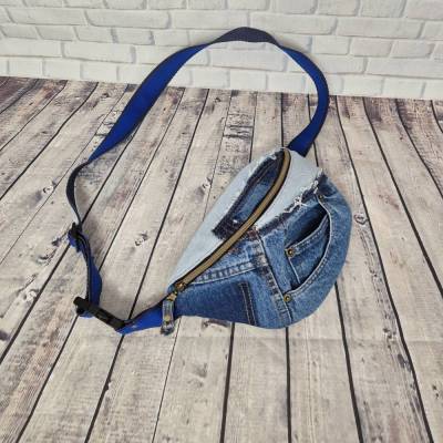 Handgemachte Jeans-Upcycling-Bauchtasche – lässig, praktisch und einzigartig