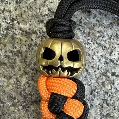 Halloween Jack-o’-Lantern Pumpkin head Anhänger Kürbis Kopf Dekoration aus Paracord schwarz orange