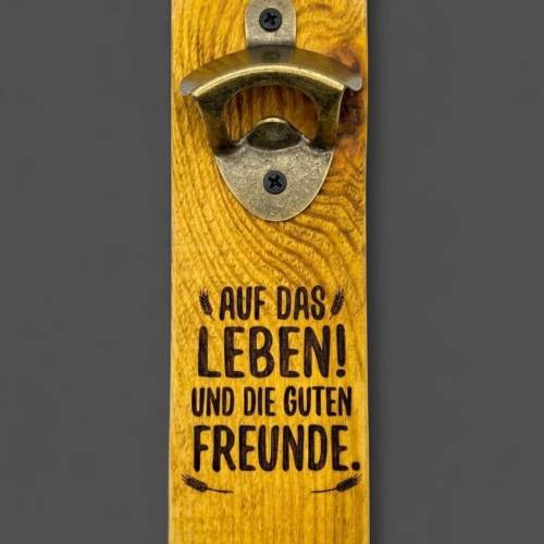 Wandflaschenöffner Holz mit Wunschgravur  personalisierter Kronkorkenheber für die Wandmontage | Geschenk | Bar | Theke