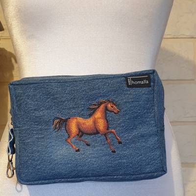 Gürteltasche, Bumbag, Crossbody bag, gesticktes Pferd, Jeans upcycling, Design Doro Thomalla