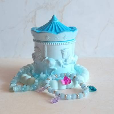 Geschenkset Karussell Dose & 2 Aquamarin Armbänder | Herz Charms | Handgegossen Hellblau