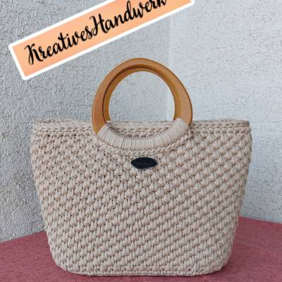 Eleganter Häkel-Shopper mit Holzgriff und Filzinnentasche