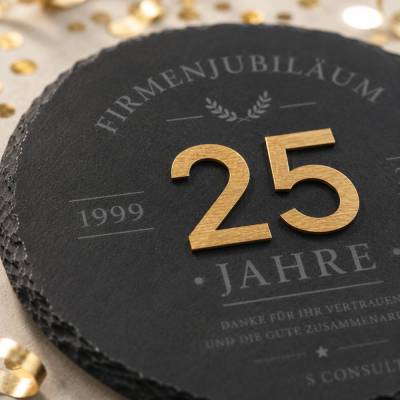 Personalisiertes Geschenk Firmenjubiläum | Schieferplatte goldene Acrylzahl | Mitarbeiter Geschenk | Jubiläum Geschenk