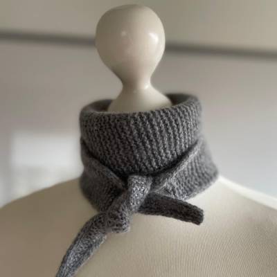 Mini-Schal gestrickt im Sophie-Stil grau 100% Premium Merinowolle Halstuch Handstrick sofort lieferbar
