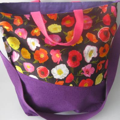 Stofftasche aus Baumwolle mit drei Henkeln