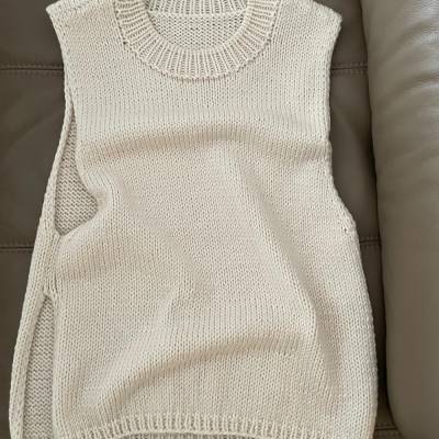 Schlichter Strickpullunder aus 100% Merinowolle – Slipover Cremeweiß – natur Handgestrickt