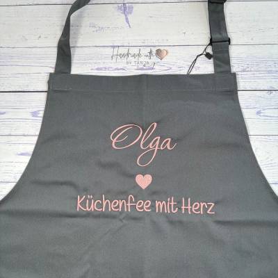 Personalisierte Schürze „Küchenfee mit Herz“ – Bestickte Küchenschürze mit Wunschnamen