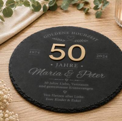 Goldene Hochzeit Geschenk personalisiert | 50. Hochzeitstag | Schieferplatte mit goldener Acrylzahl 50 | Geschenk