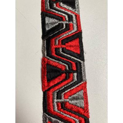 Ethno-Webborte / Stickborte (ca. 4 cm) – 3,20 m im Stück – Schwarz, Rot, Silber