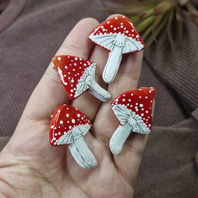 Handgemachte Fliegenpilz Brosche – Süßer Glücksbringer und Herbst Schmuck