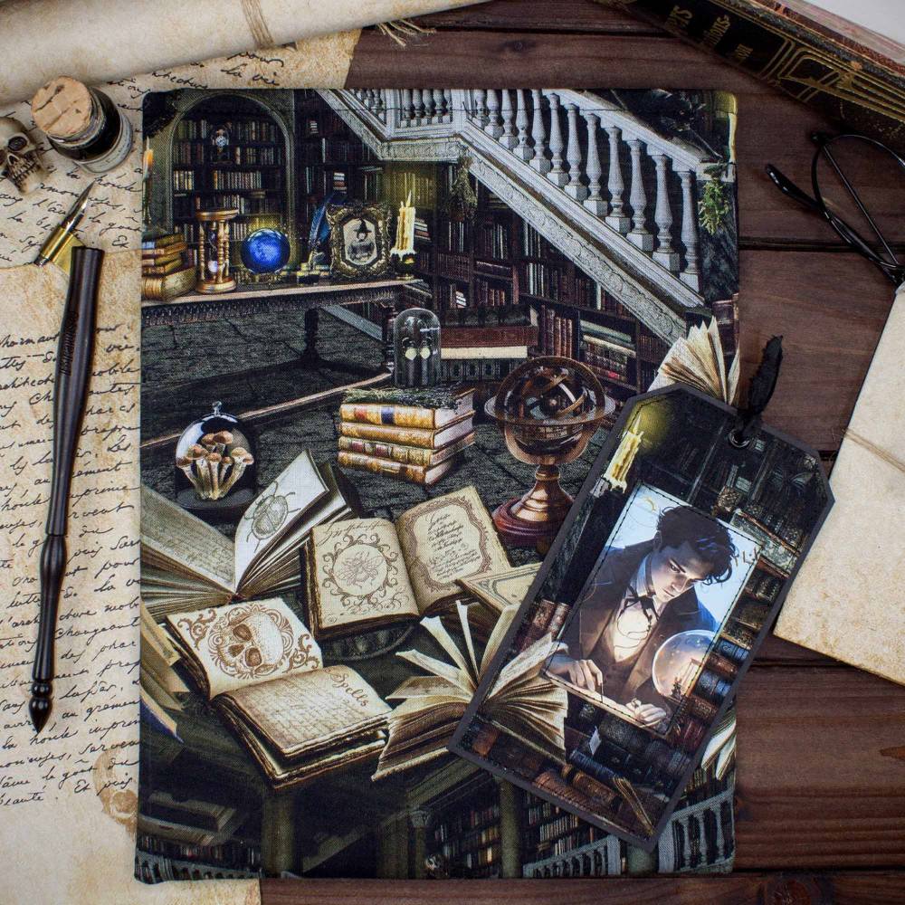 Buchtasche Dark Academia – Geheimnisvolle Bibliothek | gepolsterte Buchhülle aus Stoff | wahlweise mit Lesezeichen Bild 1