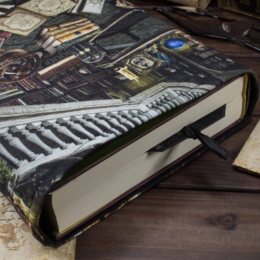 Buchtasche Dark Academia – Geheimnisvolle Bibliothek | gepolsterte Buchhülle aus Stoff | wahlweise mit Lesezeichen Bild 5