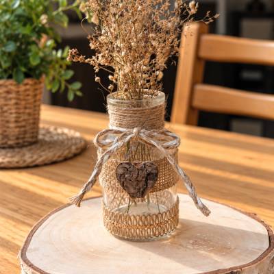 Handgefertigte Glasvase im Boho-Stil | Kleine Vase mit Holzherzchen | Naturdeko | Tischdeko | Geschenkidee