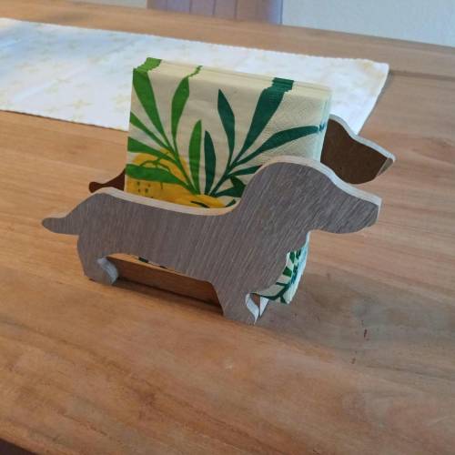 Handgefertigter Dackel Serviettenhalter aus Holz – liebevolle Tischdeko für Hundefans in Eiche oder Buche
