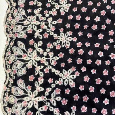 Wunderschöner Stoff Coupon 3 m x 1,20 m – Schwarzer Druckstoff mit roten Blümchen & edler Spitzen-Borte