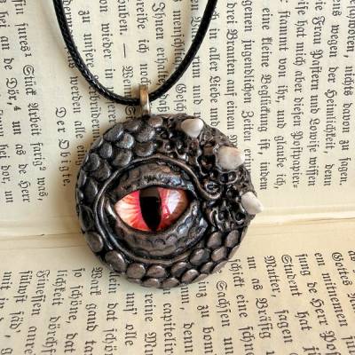 Amulett "Rotes Drachenauge"