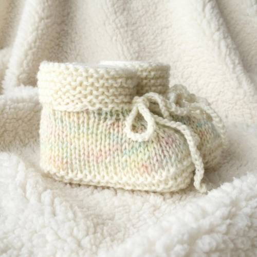 Handgestrickte Baby Booties 3-6 Monate, Babyschuhe pastell, Geschenk Geburt Mädchen, Strickschuhe beige, Wollschuhe Baby