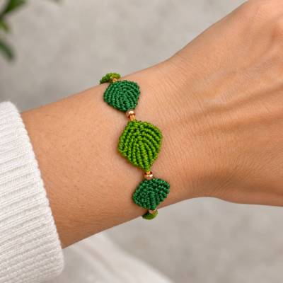Makramee Armband mit Blättern in Grüntönen