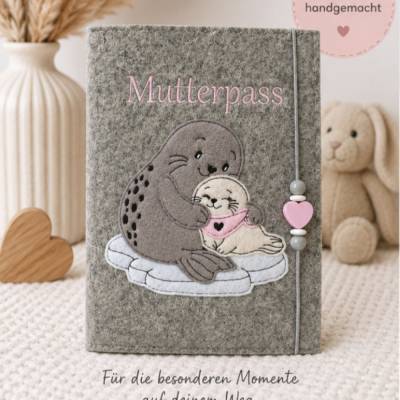 Hülle für UHeft oder Mutterpass aus Filz - bestickt mit einem süßer Ente / Küken - Personalisierbar mit Namen