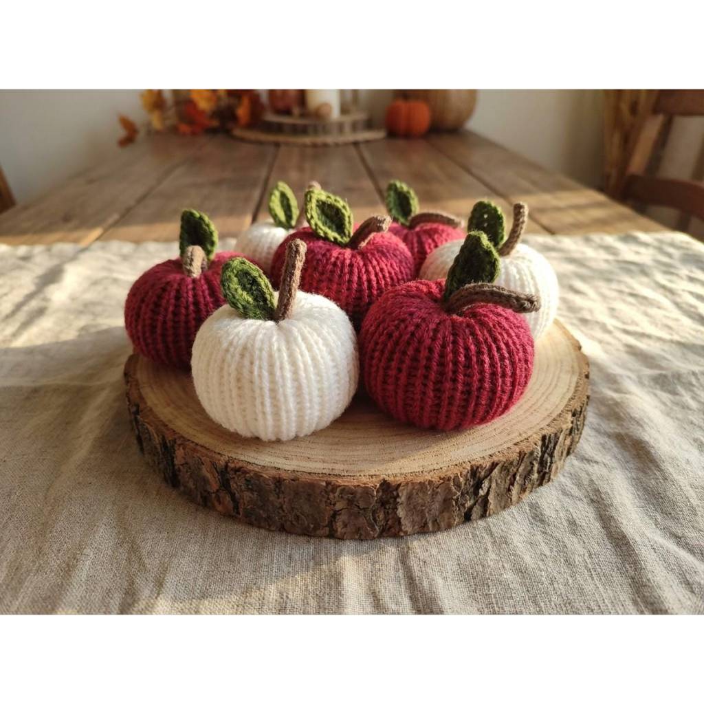 Gestrickte Äpfel als Herbstdeko | Handgemachte Tischdeko Herbst | Deko Apfel