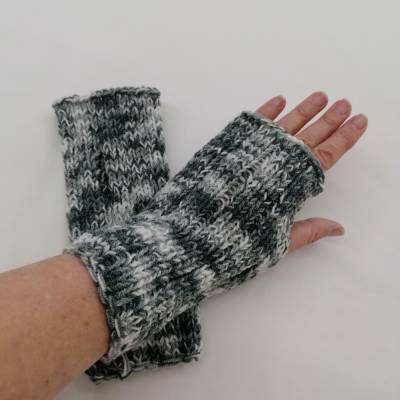 Gestrickte Handstulpen Pulswärmer- wollfrei extra dick und weich mit Daumenloch