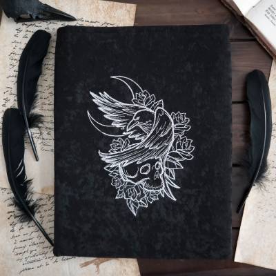 Buchtasche Rabenmond | Gothic Buchhülle mit mystischer Rabenstickerei | Geschenk für Buchliebhaber