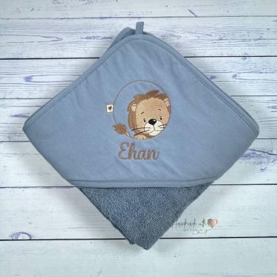 Personalisiertes Kapuzenhandtuch mit Löwe & Wunschname | Besticktes Babyhandtuch