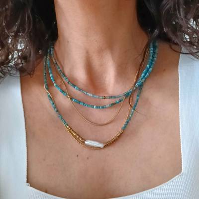Edelstein Apatit Kette „Yakamoz“ – Facettierte Blaue Steine & Barockperlen, Wasserfeste Edelstahlkette, Minimalistischer
