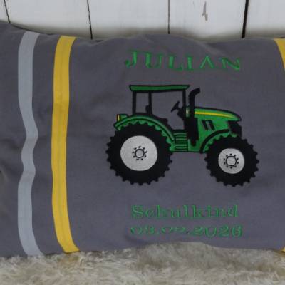 Personalisierbares Traktorkissen „Julian“ – 40 × 60 cm