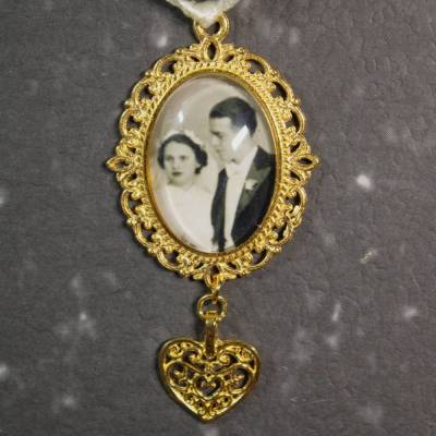 Gedenkanhänger Foto, Brautstrauß Memorial oval mit Herz Anhänger in Gold oder Bronze  – Fotomedaillon, Hochzeitsstrauß
