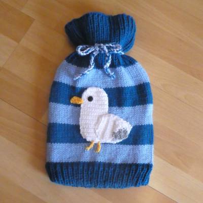 Gestrickter Wärmflaschenbezug - Motiv Möwe inkl. Wärmflasche