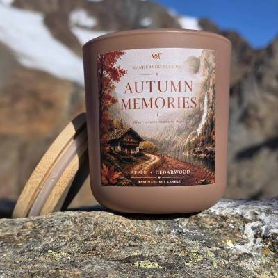 Sojawachskerze Autumn Memories mit Holzdocht – Apfel & Rauchiges Zedernholz | Handgemachtes Herbst Geschenk 190g