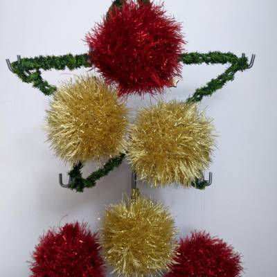 Handgestrickte Weihnachtskugeln