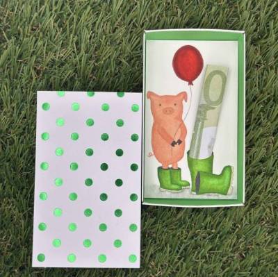 Geldgeschenk lustig verpacken – Kreative Geschenkbox mit Schweinchen