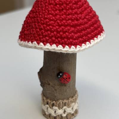 Handgefertigter Deko-Pilz mit gehäkelter Kappe | Pilz Deko | Herbstdeko | Naturdeko | Geschenkidee