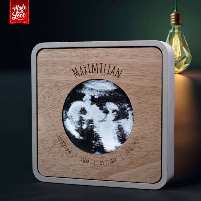 LED Lichtkasten mit Ultraschallbild personalisiert – Geschenk zur Geburt aus Beton und Holz