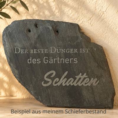 Der beste Dünger ist des Gärtners Schatten | Gravierte Schiefertafel aus altem Dachschiefer | Gartenweisheit als Gartend