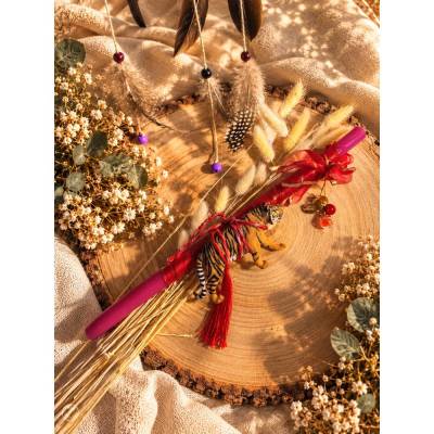 Kerze mit kleinem Geschenk