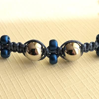Maritimes Armband Meerblau – handgefertigtes Perlenarmband mit silbernen Perlen