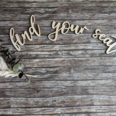 Schriftzug / Holzschriftzug "find your seat" aus Birke