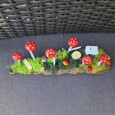 Herbstdeko Leuchtpilze auf Baumrinde 24 cm – Handgemachte LED Pilze mit Moos