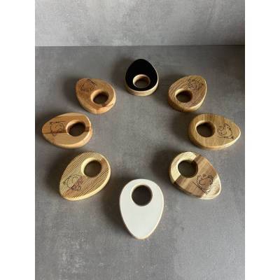 Holz-Eierbecherhalter mit Hühnermotiv – 12 × 7 cm, verschiedene Holzarten