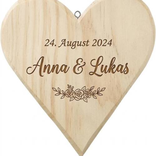 Graviertes Holzherz zum Beispiel als Hochzeitsgeschenk – Personalisierte Holzdeko