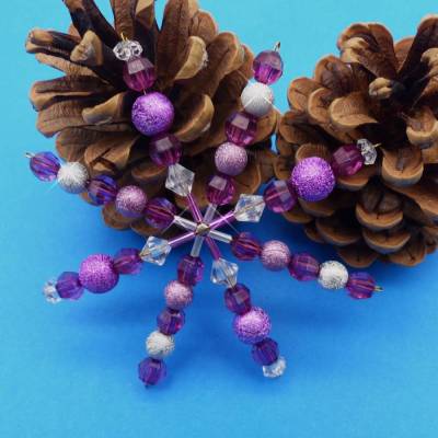 Perlenstern, violett, bordeaux, silber, Drahtstern, Weihnachtsdeko, Advent, Geschenkanhänger