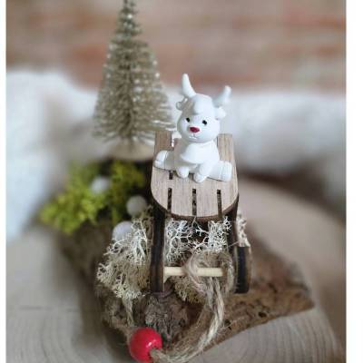 Winterliche Holzschlitten-Deko mit niedlichem Rentier – handgemachtes Weihnachts-Unikat