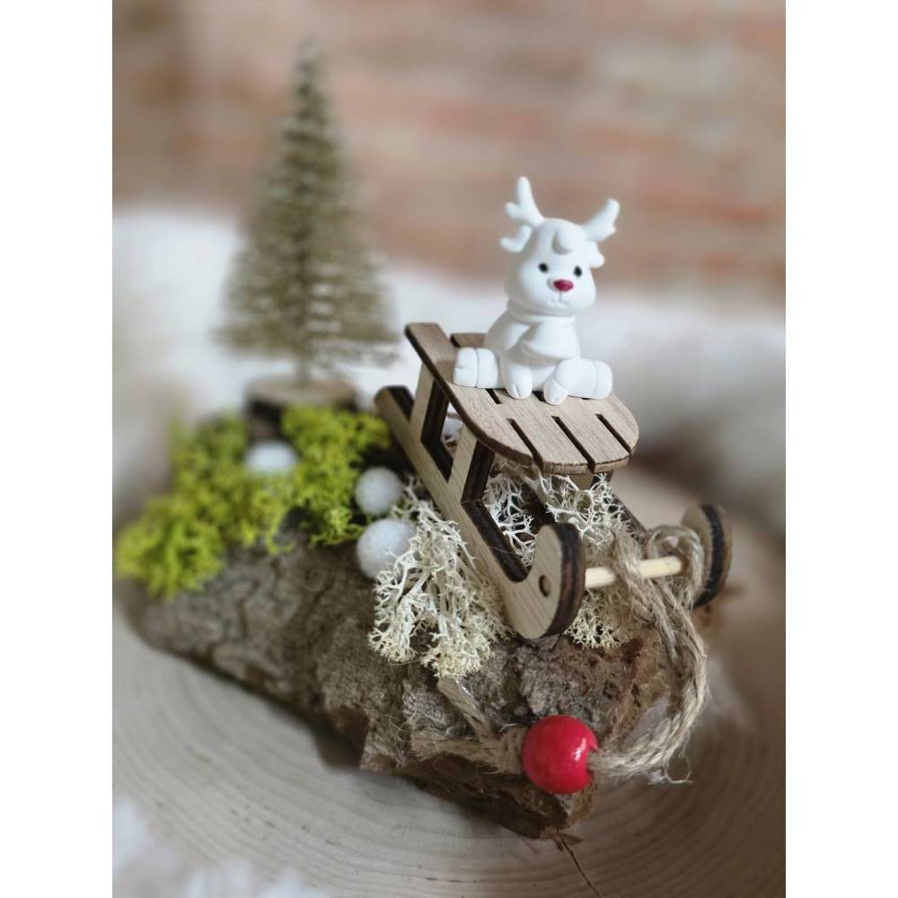 Winterliche Holzschlitten-Deko mit niedlichem Rentier – handgemachtes Weihnachts-Unikat