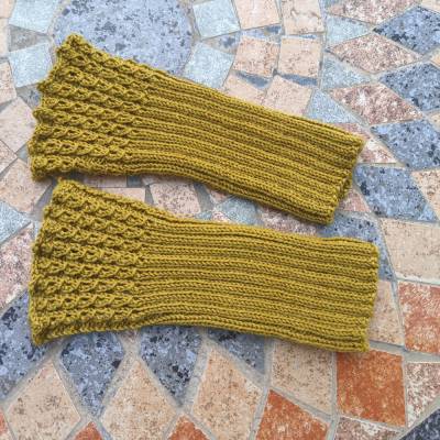 Handstulpen mit Muster im Fingerbereich! Gestrickt, zart und weich, gold