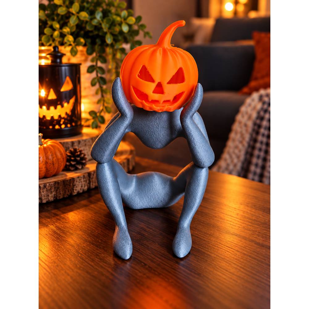 Halloween Kürbis Deko Figur – Sitzende Figur mit Kürbiskopf – 3D gedruckte Halloween Dekoration – Herbst Deko