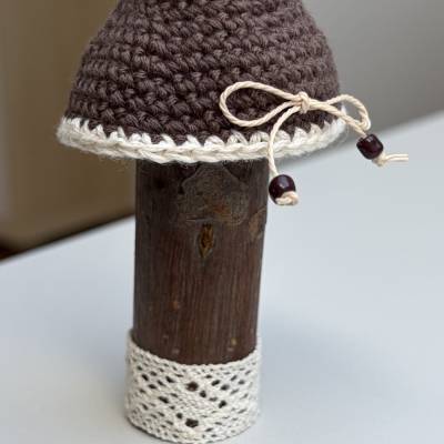 Handgefertigter Deko-Pilz mit gehäkelter Kappe | Pilz Deko | Herbstdeko | Naturdeko | Geschenkidee
