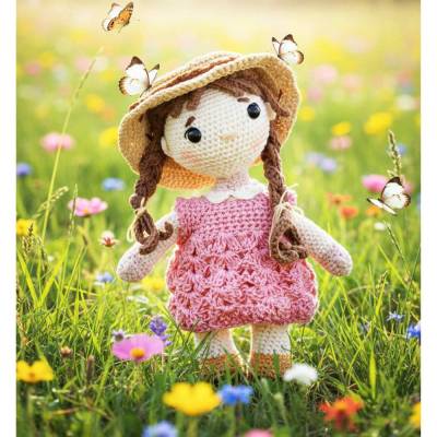 Handgehäkelte Vintage Puppe – Künstlerpuppe mit Zöpfen und Strohhut